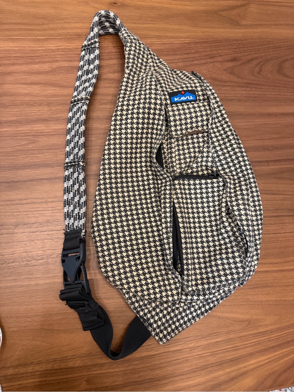 Kavu Rope Sling Bag - Houndstooth Black and White